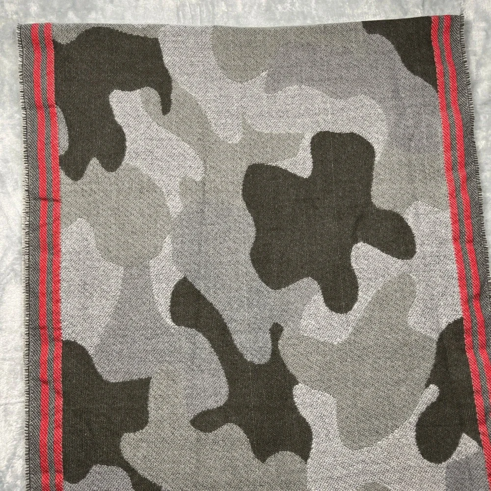 Studio‎ Scarf Grey Camo Red Stripe Fringed Knit Rectangular Wrap
